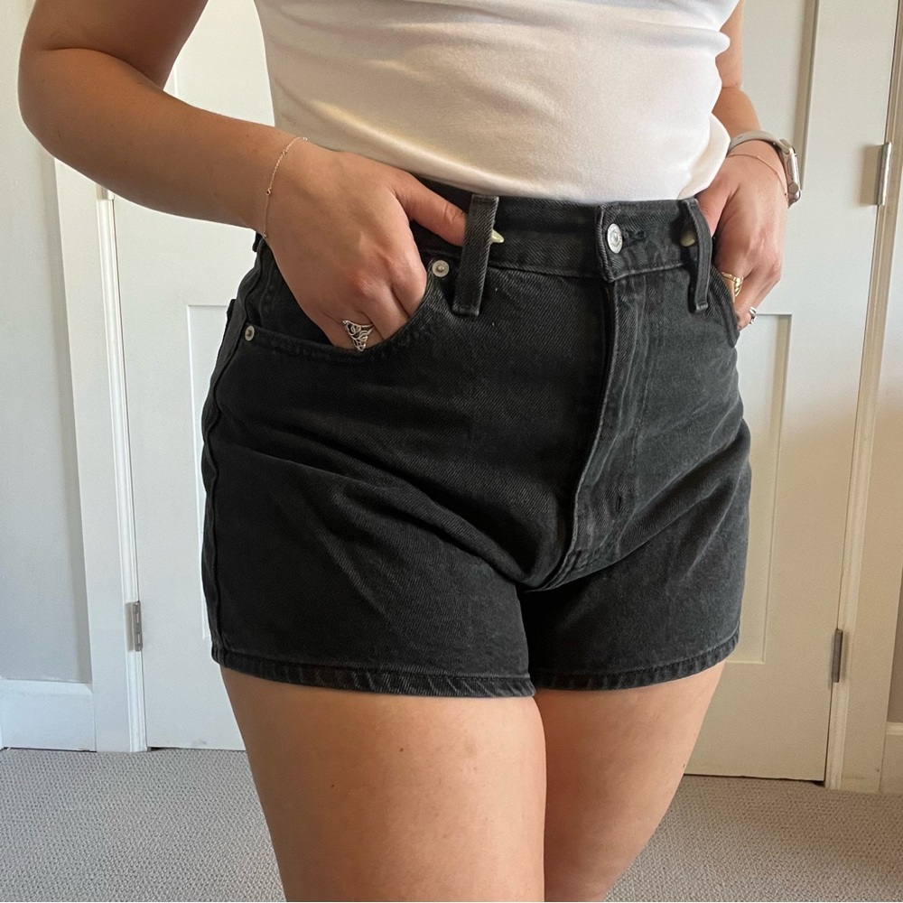 Levi's High Waisted Mom Shorts Black 3” Inseam Size 30